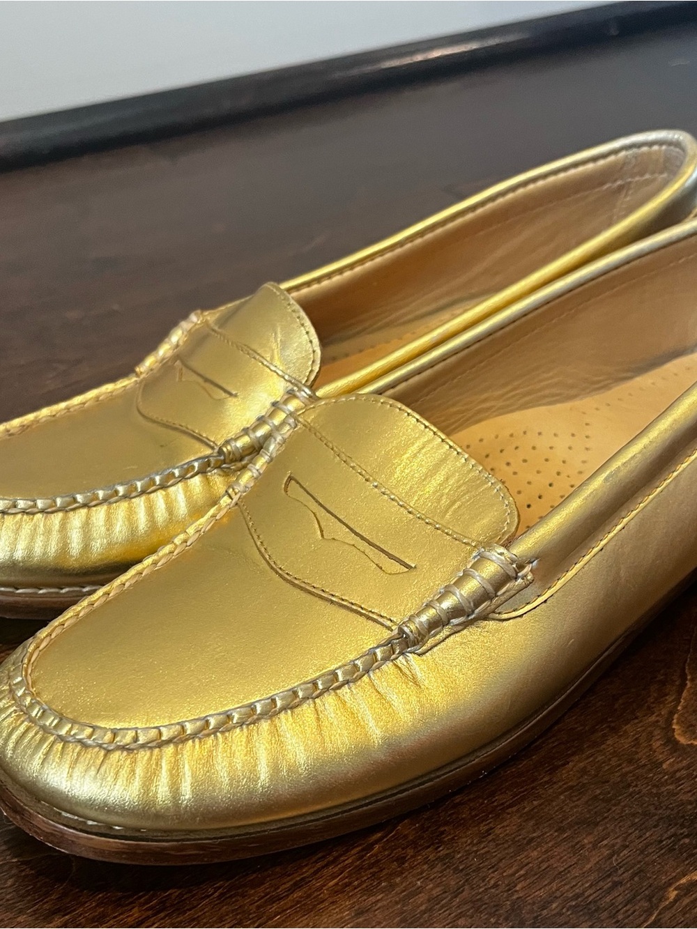 Weejuns Wayfarer G. H. Bass Metallic Gold Penny Loafers. Size 9